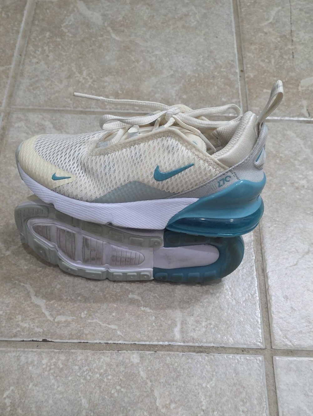 Nike Kids Sneakers in Cream with Teal Accents
